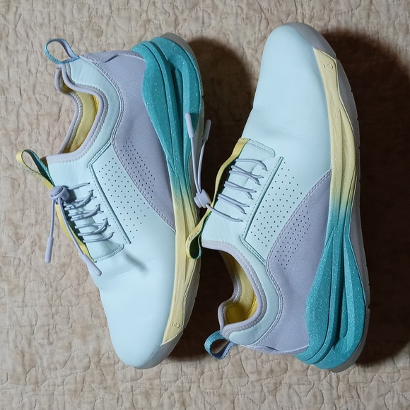 clove Shoes Clove Classic Limited Edition Nurse Shoes Size 1 Womens